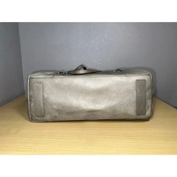 Hobo International Large Kingston Champagne Metallic Leather Tote Bag - Picture 9 of 16